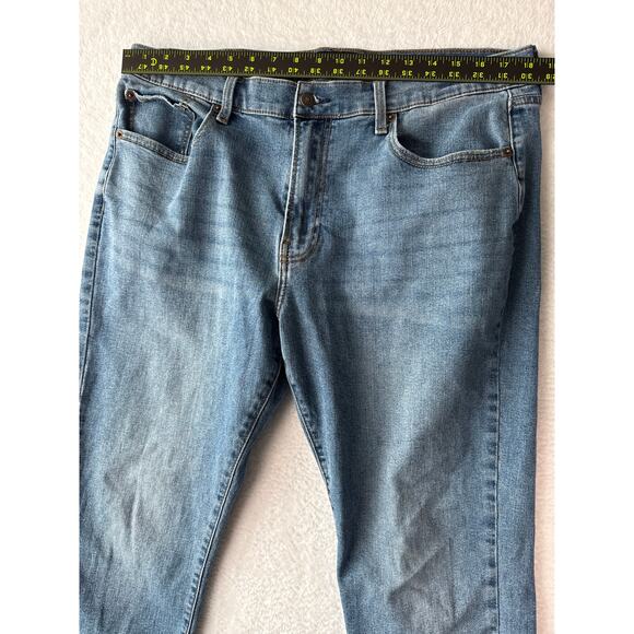 Lucky Brand Jeans 411 Athletic Taper Men 36x32 Medium Wash Blue Denim - Picture 5 of 10